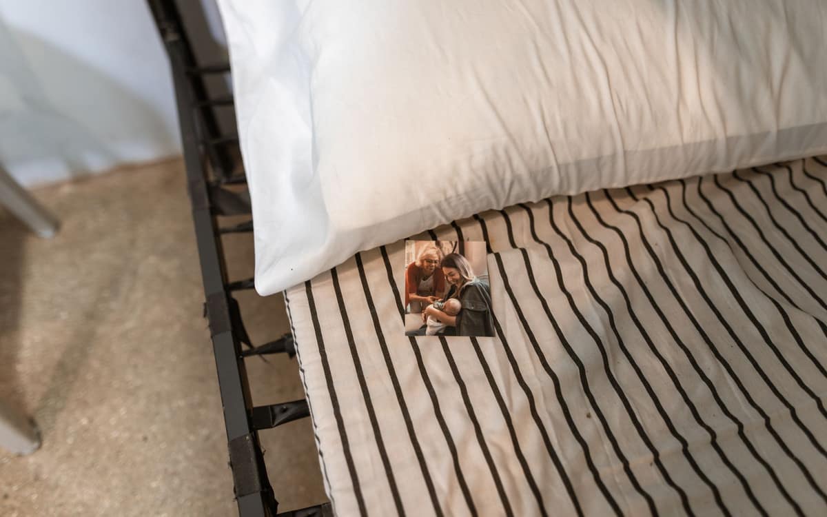 An adjustable pillow with loose shredded fill